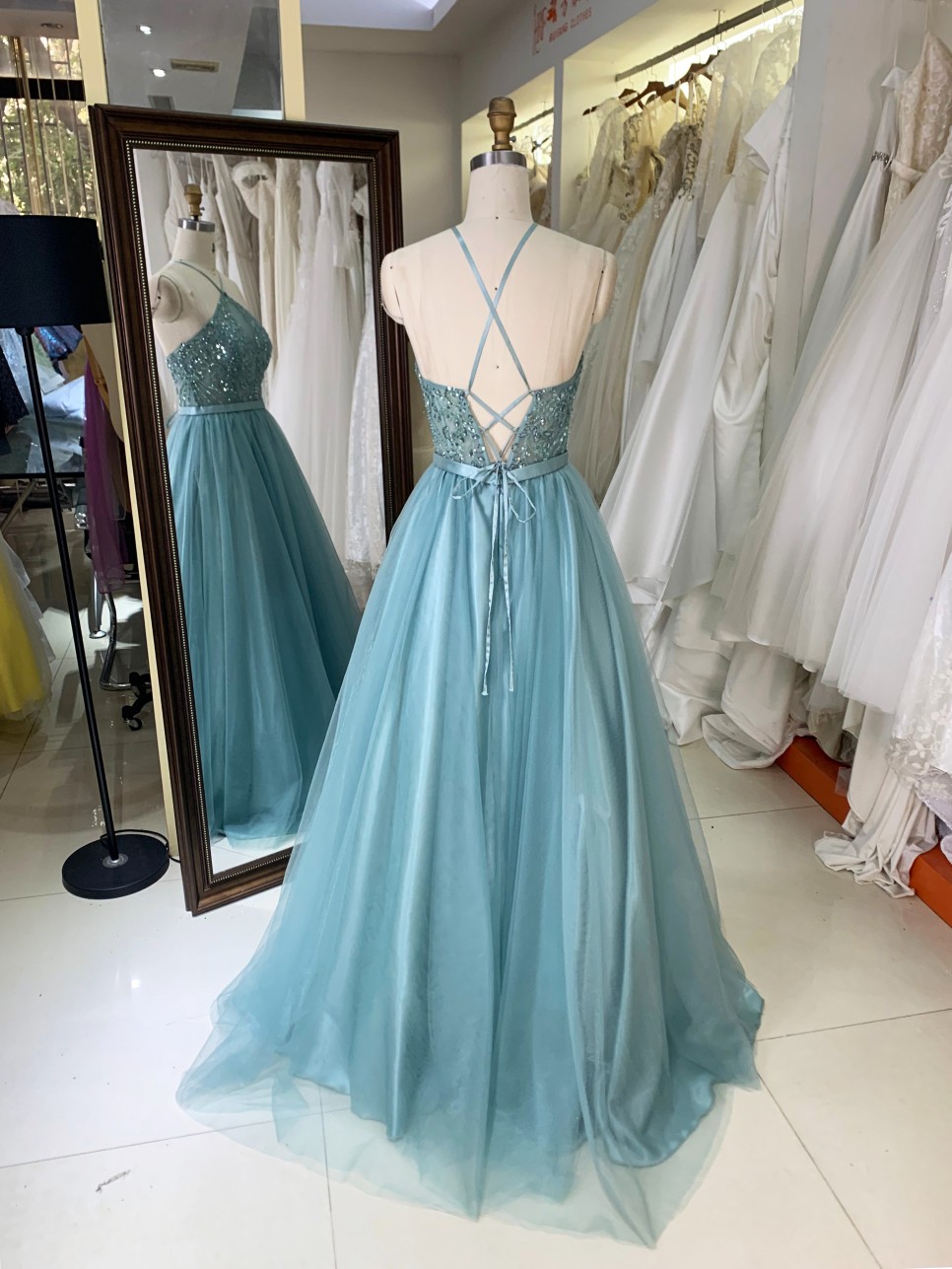 Modern High-End Green Halter Neck Sexy Backless Tulle Floor-Length Prom Dress with Beading Bodice