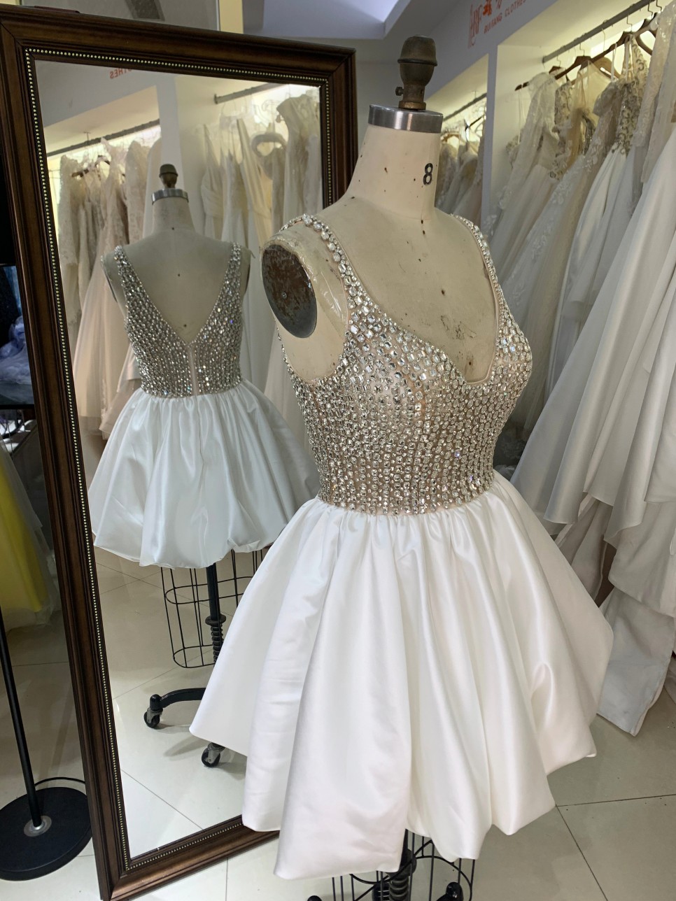 New Short Luxury Bling Shining Full Dress Popular Crystal Bodice Applique Party Homecoming Gowns for Teenagers Garment