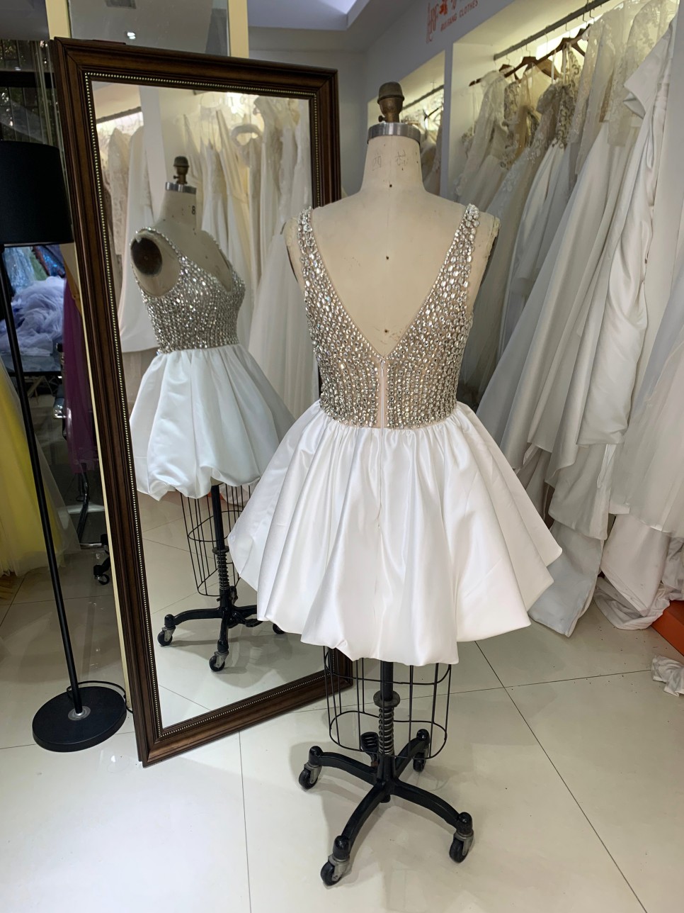 New Short Luxury Bling Shining Full Dress Popular Crystal Bodice Applique Party Homecoming Gowns for Teenagers Garment