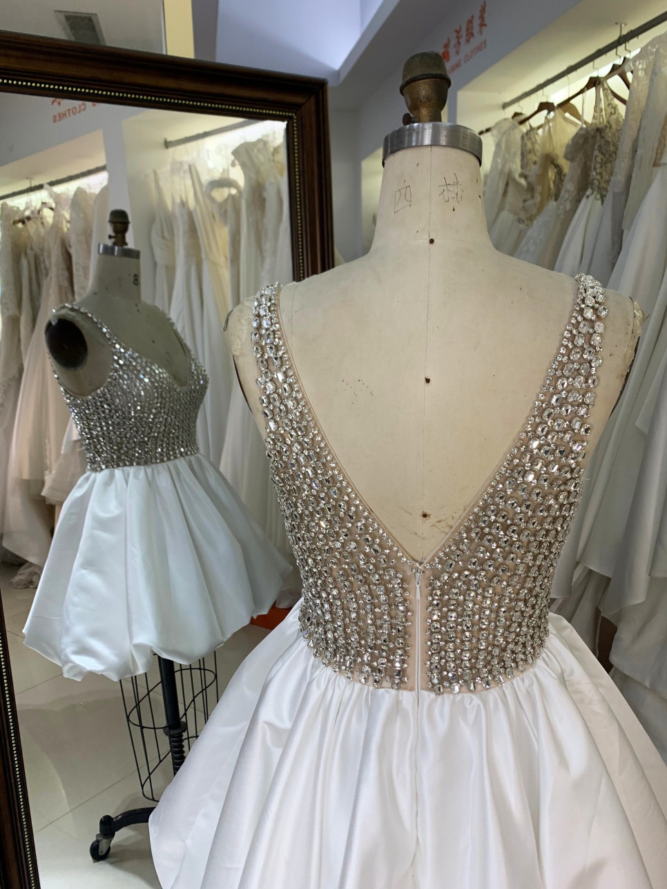 New Short Luxury Bling Shining Full Dress Popular Crystal Bodice Applique Party Homecoming Gowns for Teenagers Garment