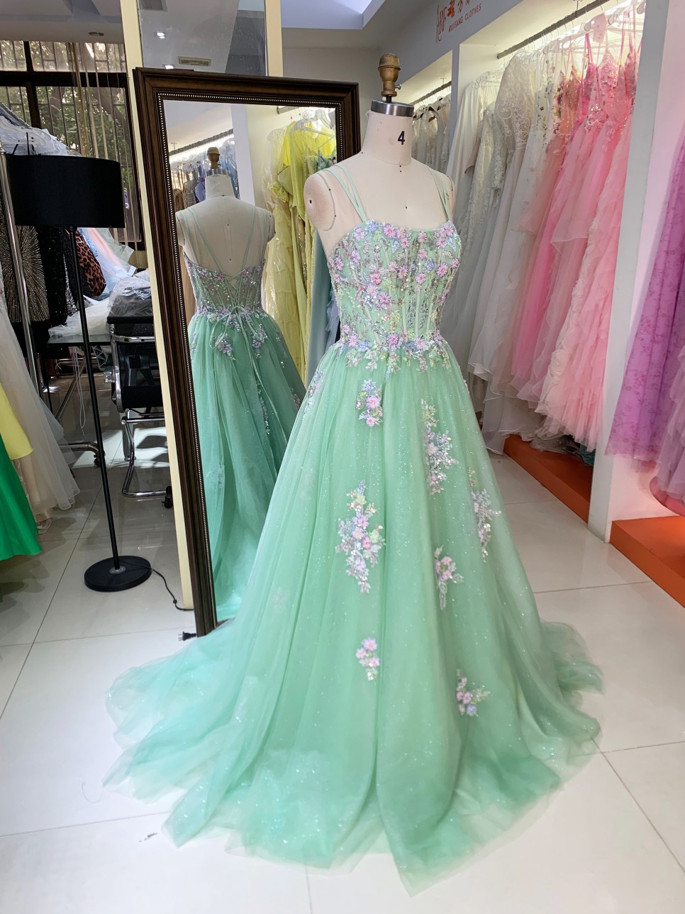 3D Embroidery Flowers with Green Tube Top Flower Embellished Ball Gown Evening Dresses Lace A-Line Evening Dress