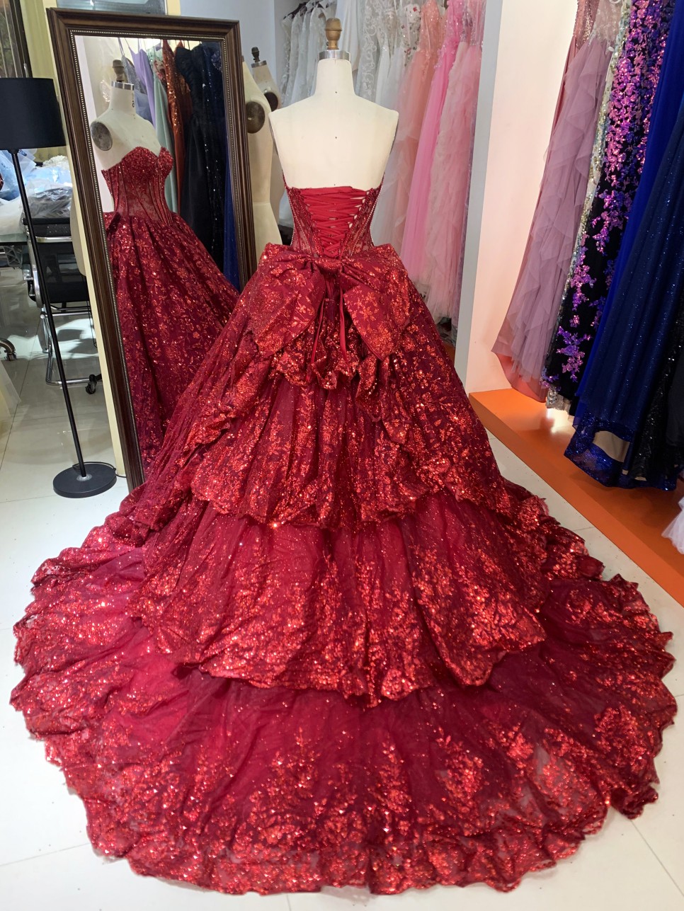 Luxury Burgundy Ball Gown Sequin Bridal Evening Bridesmaid Dresses Sequins with Lace up Quinceanera Dresses