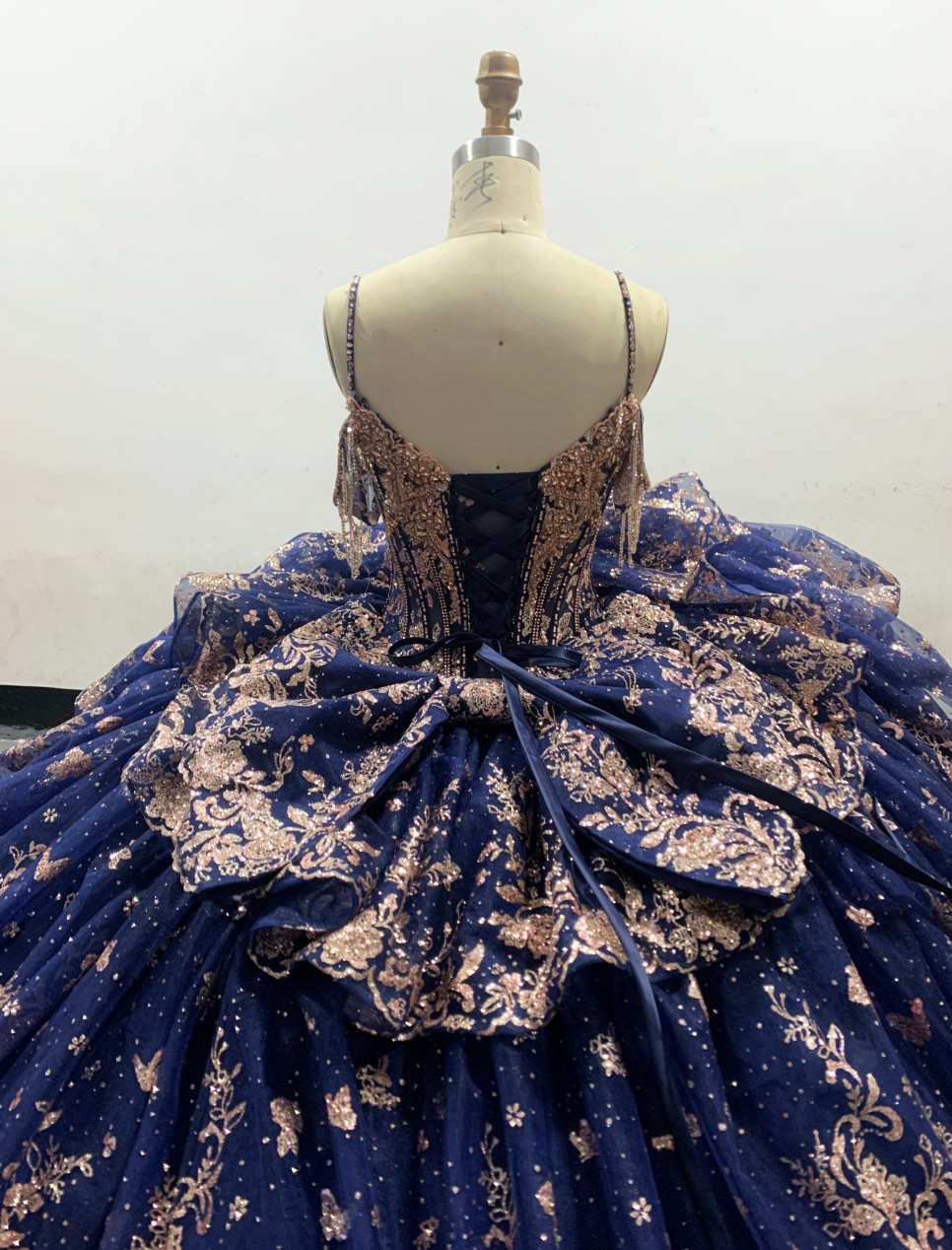 Navy Blue Tulle Lace Appliqued Quinceanera Dresses Tulle Strapless Sweet 15 Gowns Custom Made