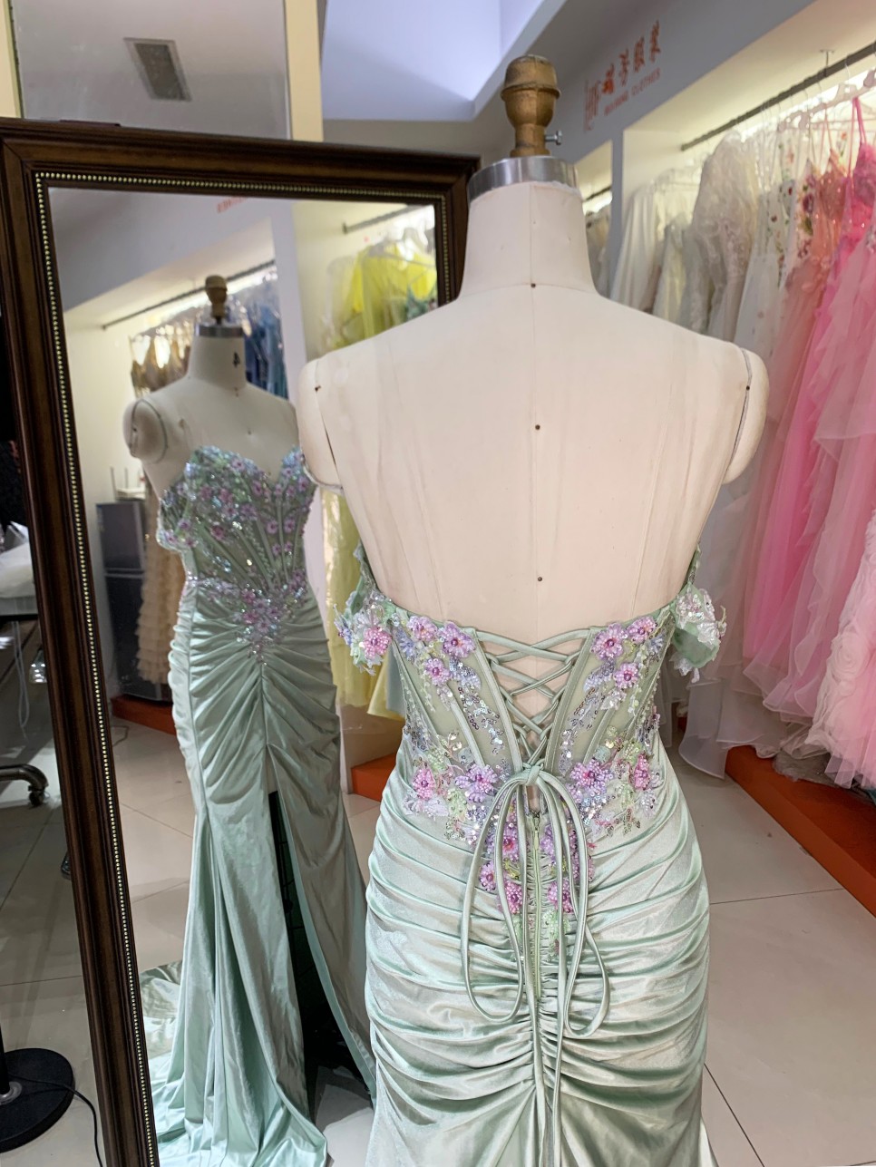 2026 Wholesale Beading Sequin Embroidered Stain Long Gown Fashion Elegant Evening Dresses With High Slit