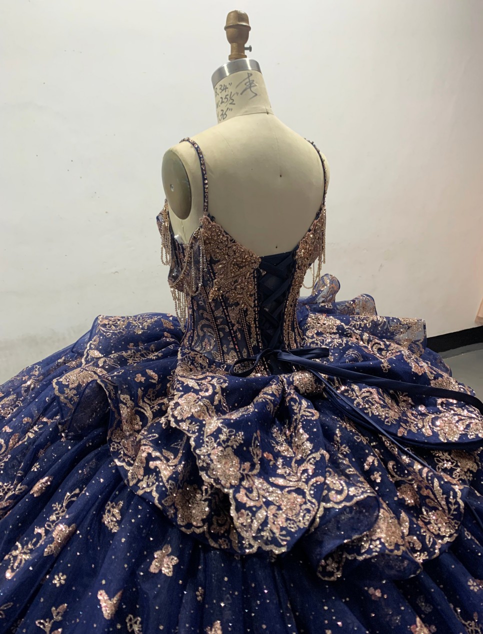 Navy Blue Tulle Lace Appliqued Quinceanera Dresses Tulle Strapless Sweet 15 Gowns Custom Made