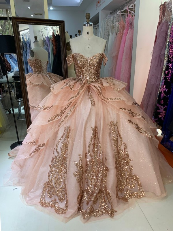 2026 Luxury Ball Gown Fashion Off Shoulder Sweetheart Corset Pink Quinceanera Ball Gowns
