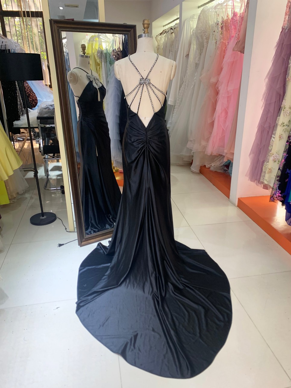 Hot Sale Wholesale Elegant Royal Blue Dress Rhinestone Bow Halter Neck Satin Train Long Evening Dress