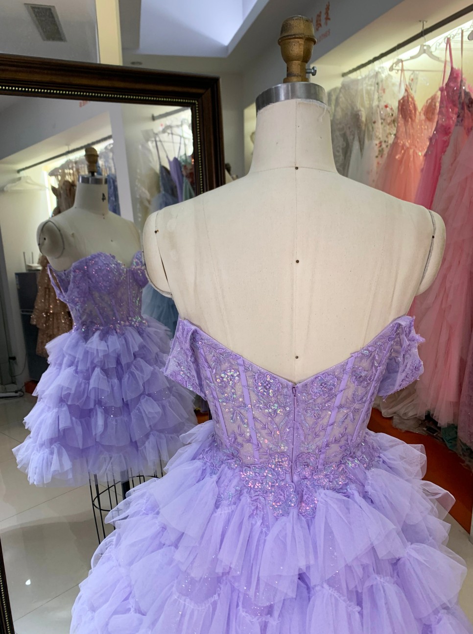 Luxury Lavender Off-the-Shoulder Prom Dress Short Sparkly Lace Appliques Homecoming Gown