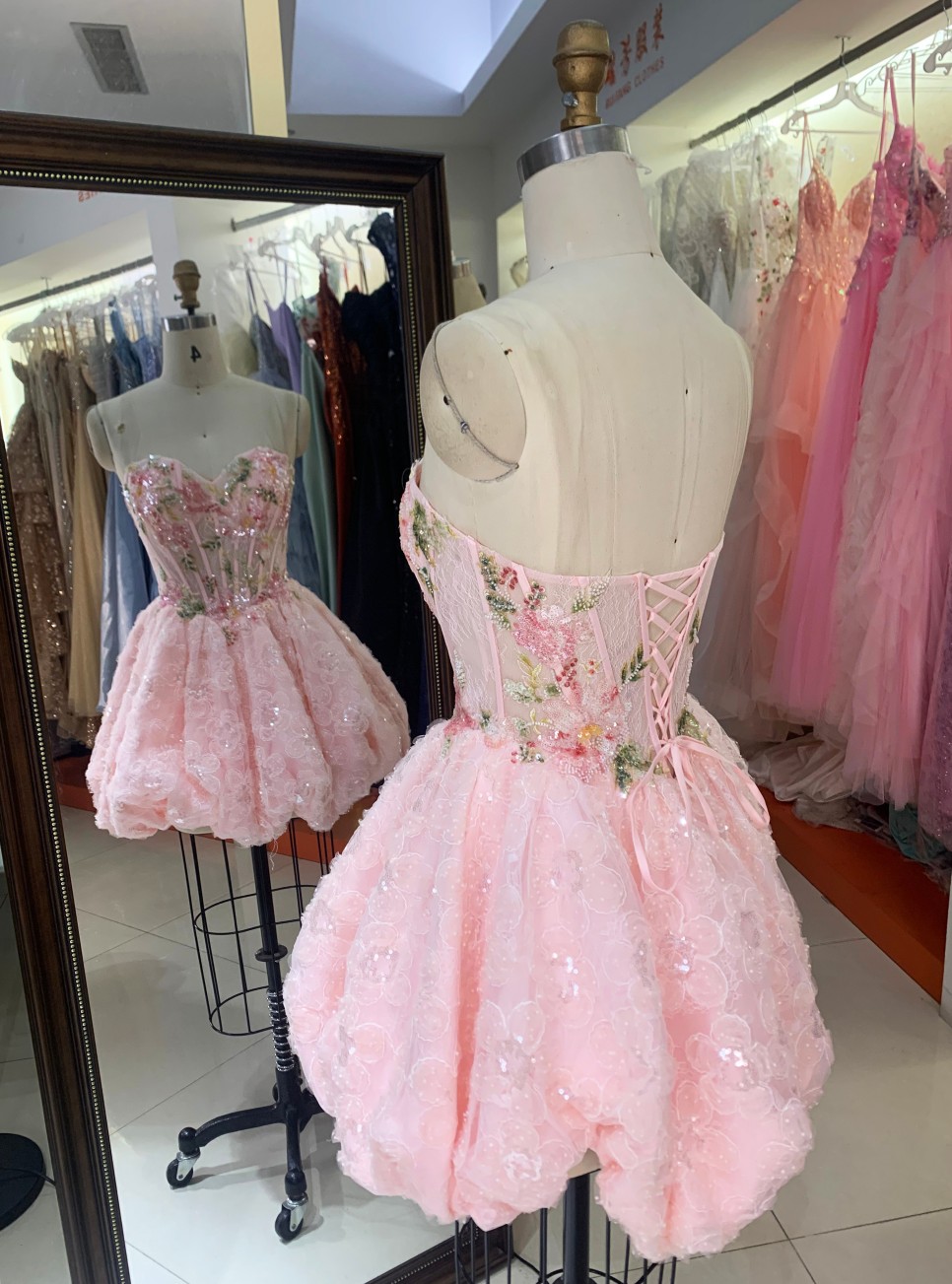 2026 New Trendy Pink Sweetheart Sequin Short Prom Gown Heavy Beading Flowers Cocktail Dress for Boutique