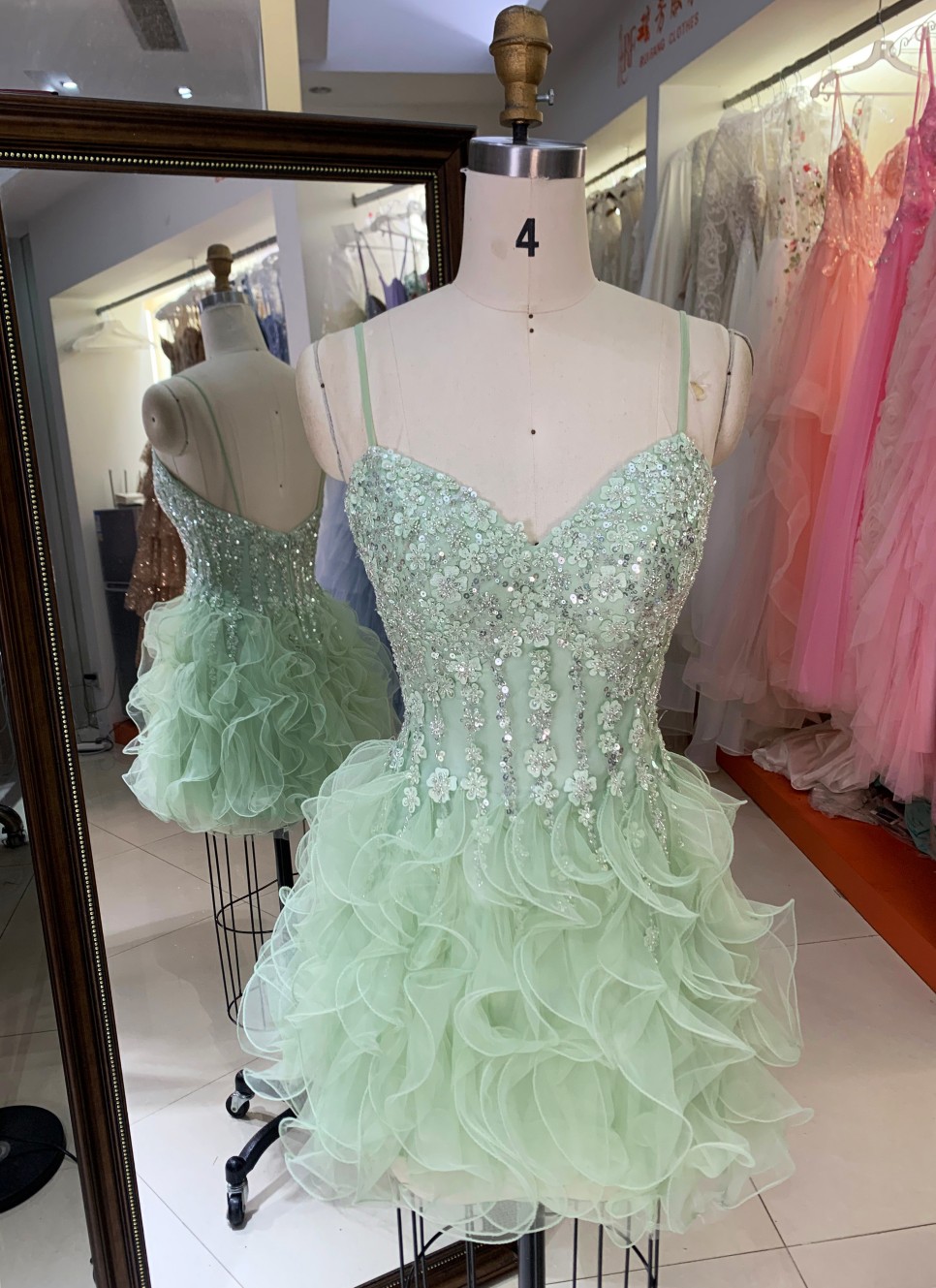 New Arrival Luxury Ruffle Skirt Beading Short Gowns Beaded Heavy Prom Dress Homecoming Cocktail