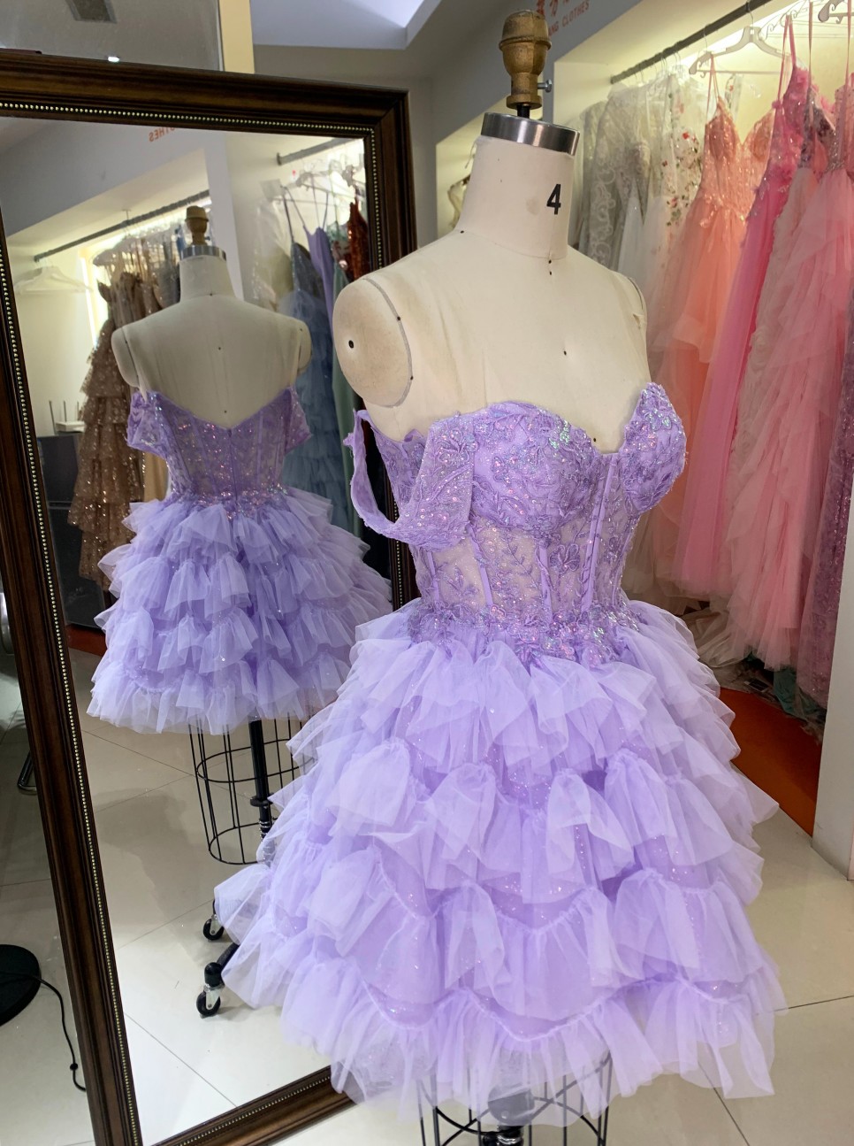 Luxury Lavender Off-the-Shoulder Prom Dress Short Sparkly Lace Appliques Homecoming Gown