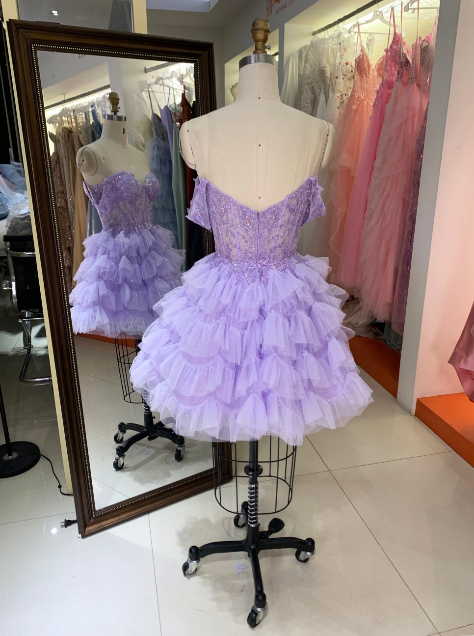 Luxury Lavender Off-the-Shoulder Prom Dress Short Sparkly Lace Appliques Homecoming Gown