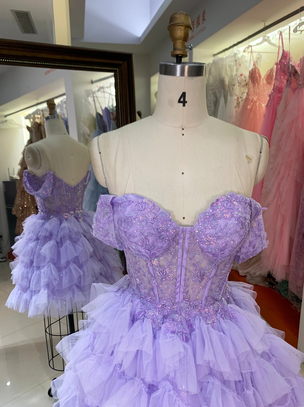 Luxury Lavender Off-the-Shoulder Prom Dress Short Sparkly Lace Appliques Homecoming Gown