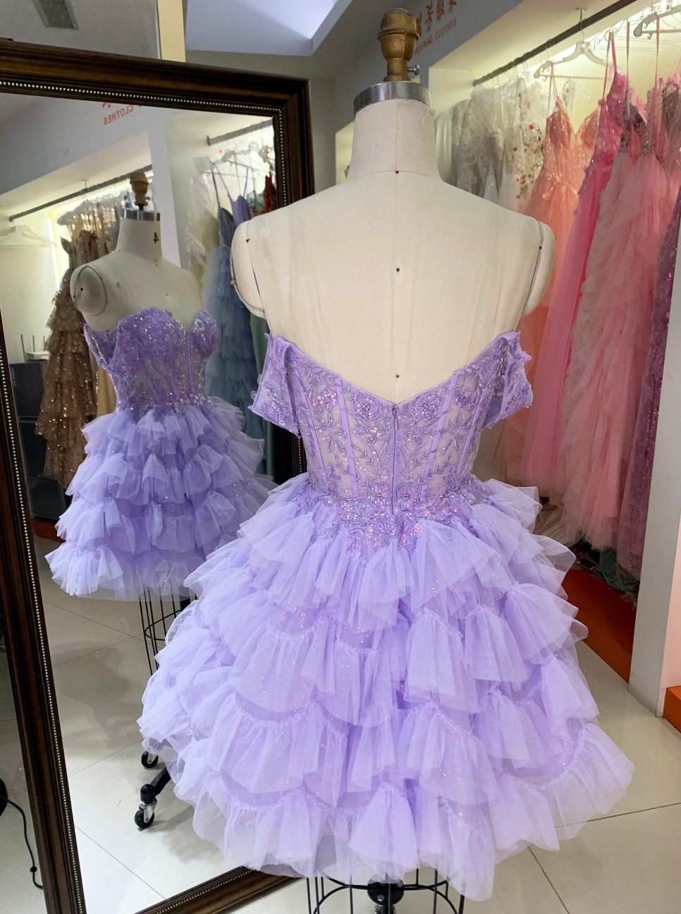 Luxury Lavender Off-the-Shoulder Prom Dress Short Sparkly Lace Appliques Homecoming Gown