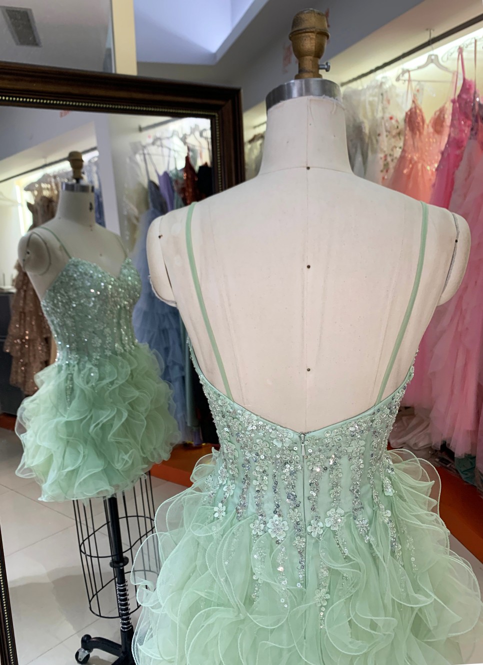 New Arrival Luxury Ruffle Skirt Beading Short Gowns Beaded Heavy Prom Dress Homecoming Cocktail