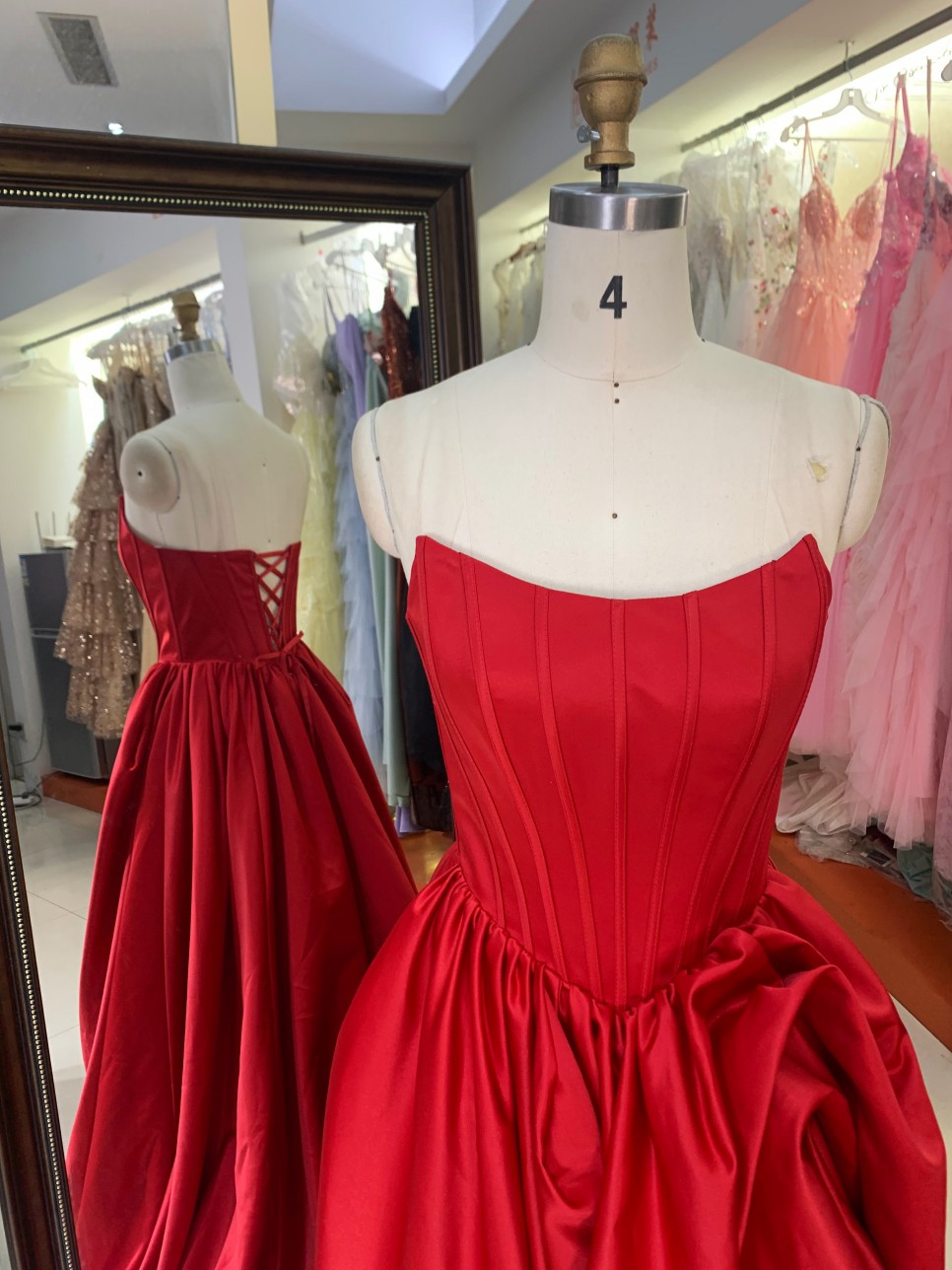 Premium A-Line Satin Dot Crystal Slim Fit 100% Polyester Mini Homecoming Dress Sweetheart Bow Elegant Evening Dress Built-in Bra
