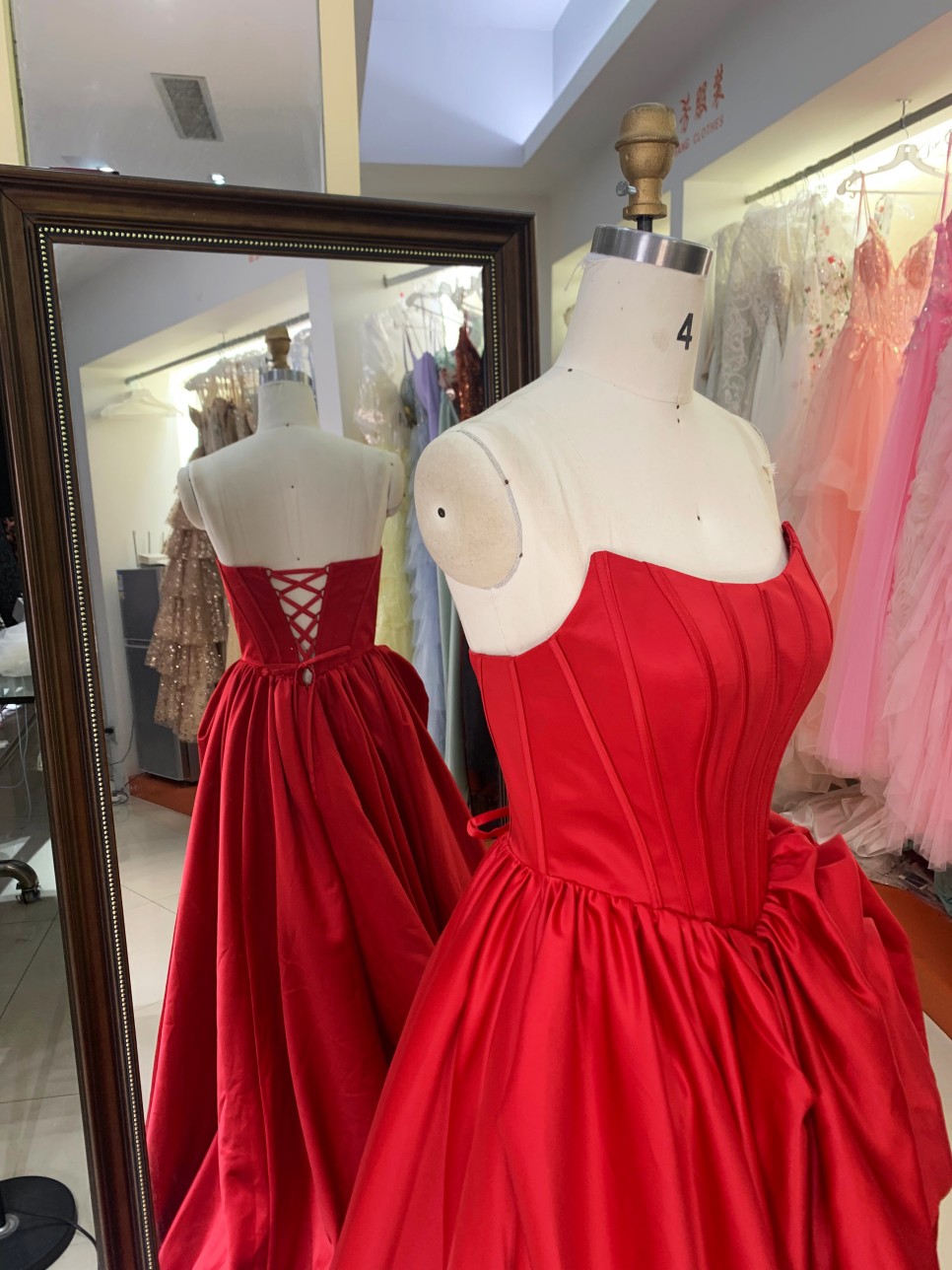 Premium A-Line Satin Dot Crystal Slim Fit 100% Polyester Mini Homecoming Dress Sweetheart Bow Elegant Evening Dress Built-in Bra