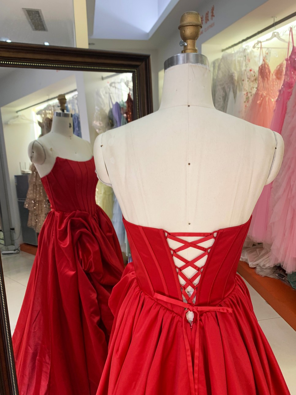 Premium A-Line Satin Dot Crystal Slim Fit 100% Polyester Mini Homecoming Dress Sweetheart Bow Elegant Evening Dress Built-in Bra