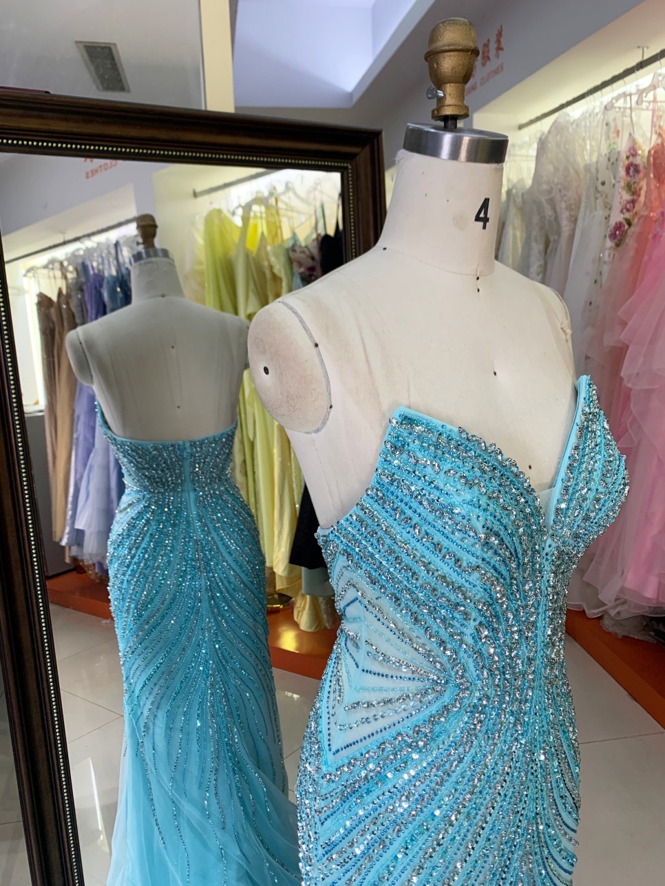 Luxury Prom Dress 2027 Elegant New Aqua Dresses Evening Dresses Prom Dress Sparkly Beading Wholesale Night