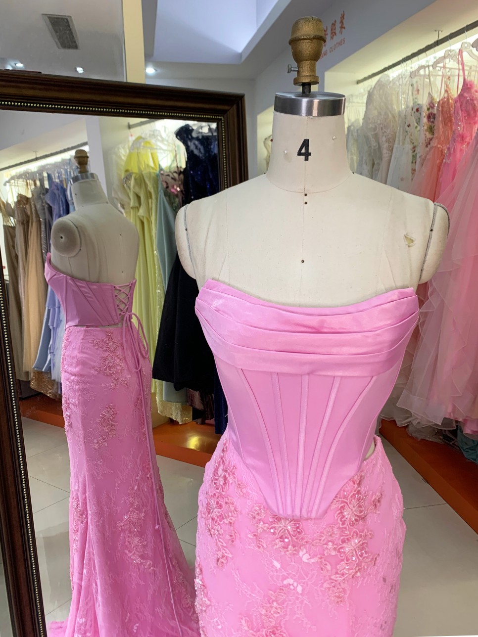Pink Strapless Mermaid Evening Gown Wedding Dresses for Guests with Lace Floral Appliques Tulle Mermaid Train