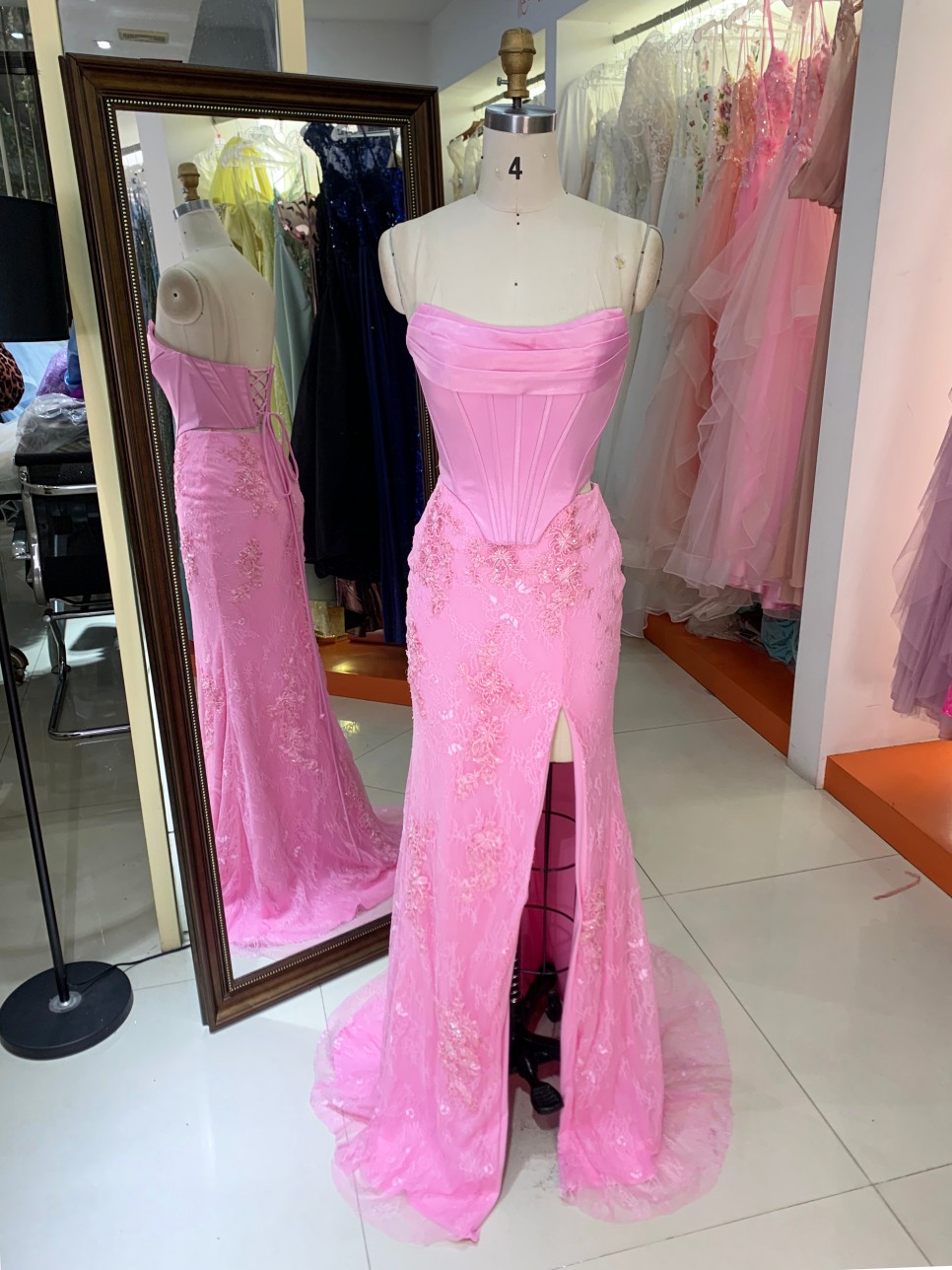 Pink Strapless Mermaid Evening Gown Wedding Dresses for Guests with Lace Floral Appliques Tulle Mermaid Train