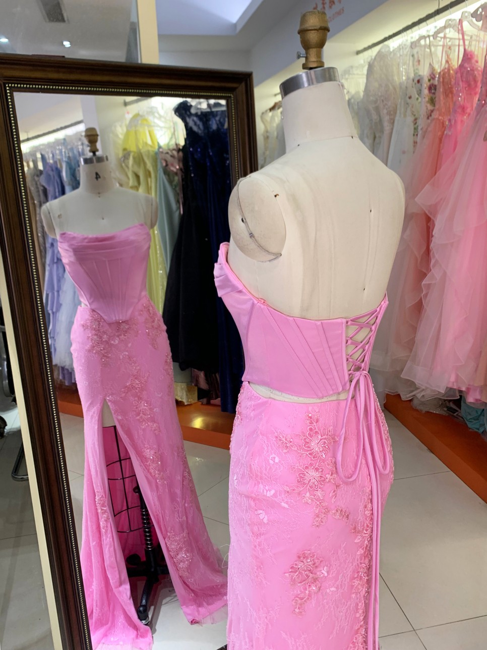 Pink Strapless Mermaid Evening Gown Wedding Dresses for Guests with Lace Floral Appliques Tulle Mermaid Train
