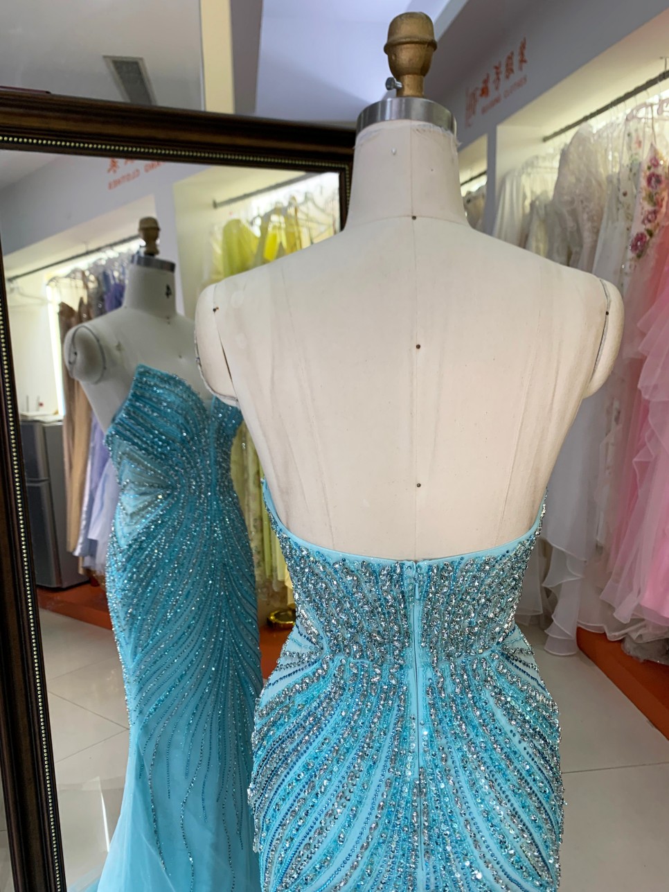 Luxury Prom Dress 2027 Elegant New Aqua Dresses Evening Dresses Prom Dress Sparkly Beading Wholesale Night