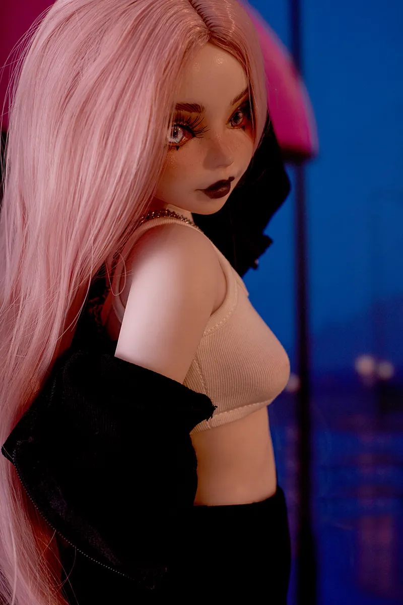 Cute-mini-sex-doll-HilaryCinnamon-upper-body-side-view