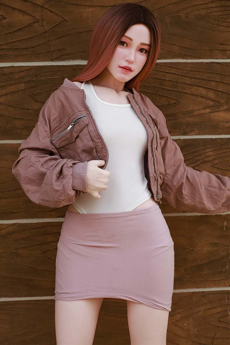 SiQ157-Hannah-wearing-clothes-showcase-1