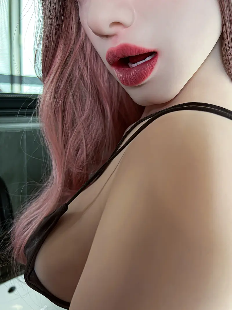 young-sex-doll-sola-mouth-open-lips-close-up