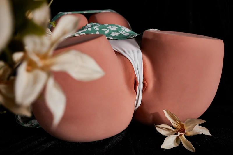 realistic-torso-sex-toy-lying-down-artistic-shot-STPE-160