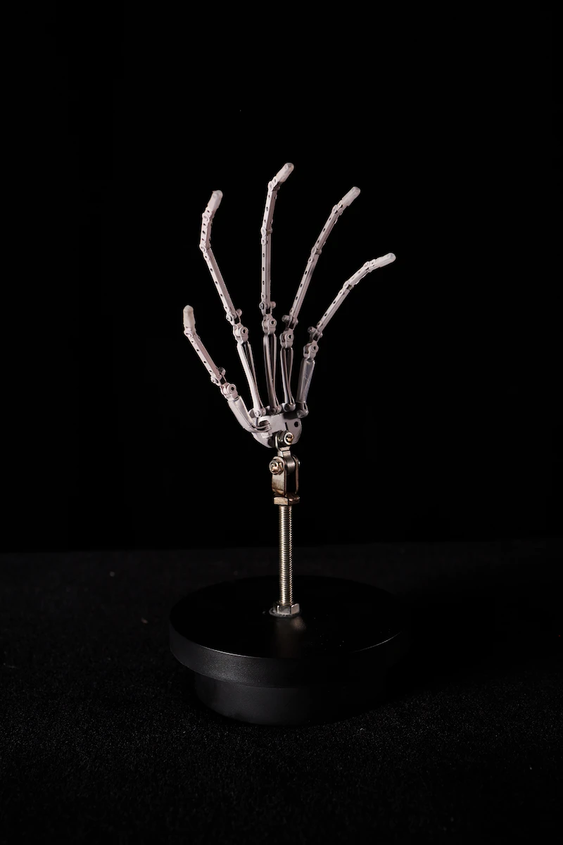 3.0-articulated-finger-front-view-display