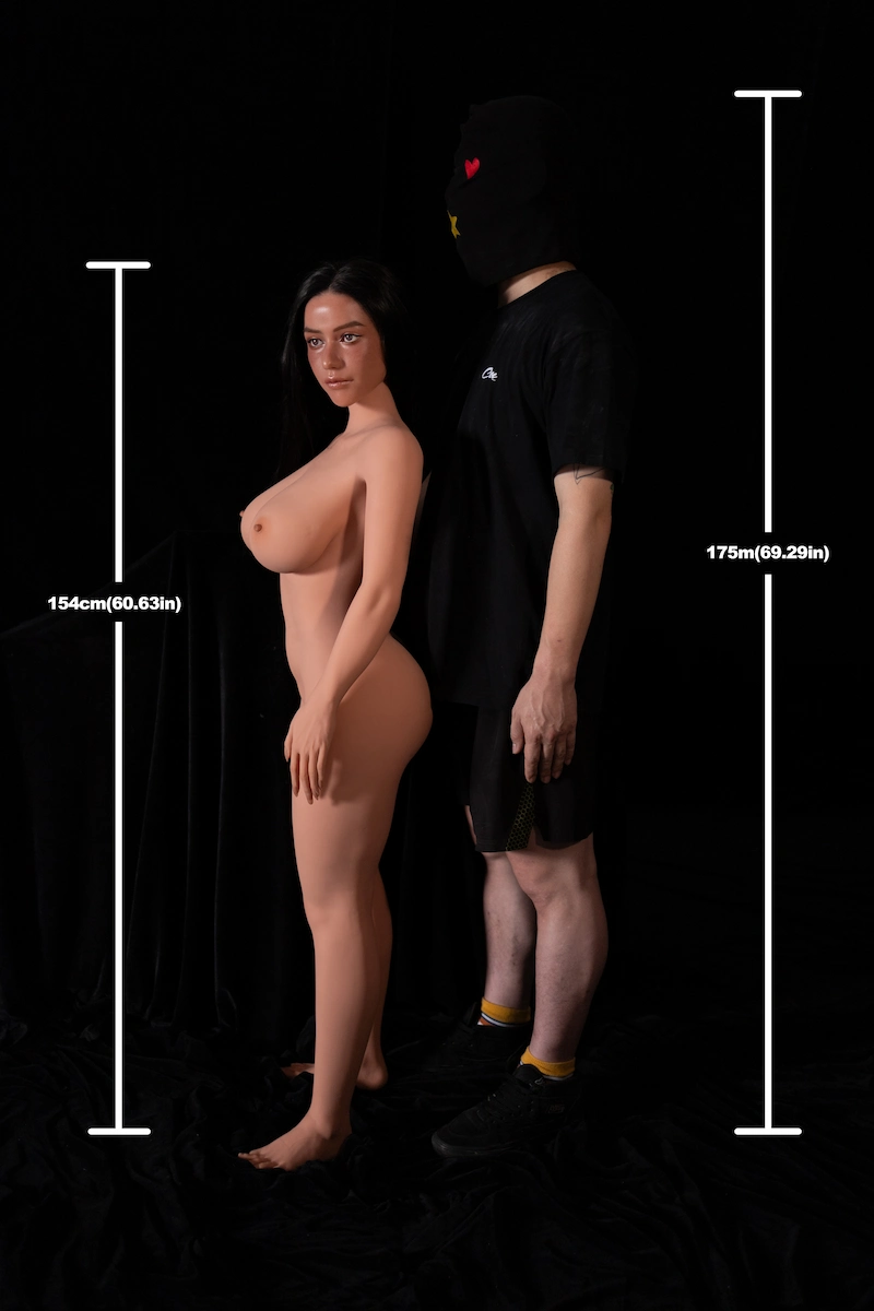 Side-size-comparison-life-size-sex-doll-fd154-l-tasha-with-man