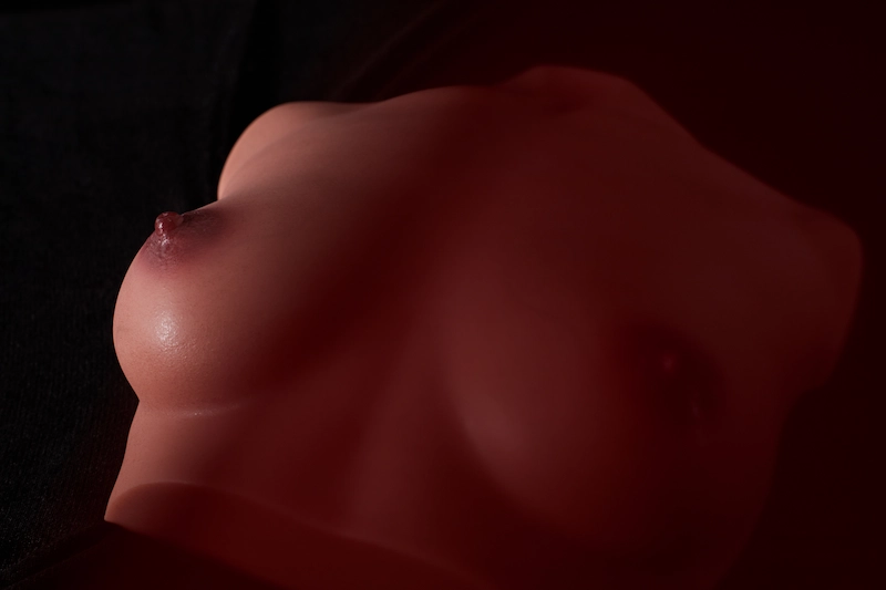 Realistic-breasts-toy-si-b-61-black-chest-detail-showcase
