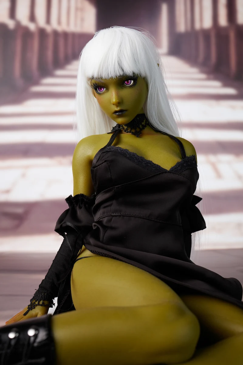 Charming-mini-sex-doll-Si60cm-L-Momoko-slouched-on-floor