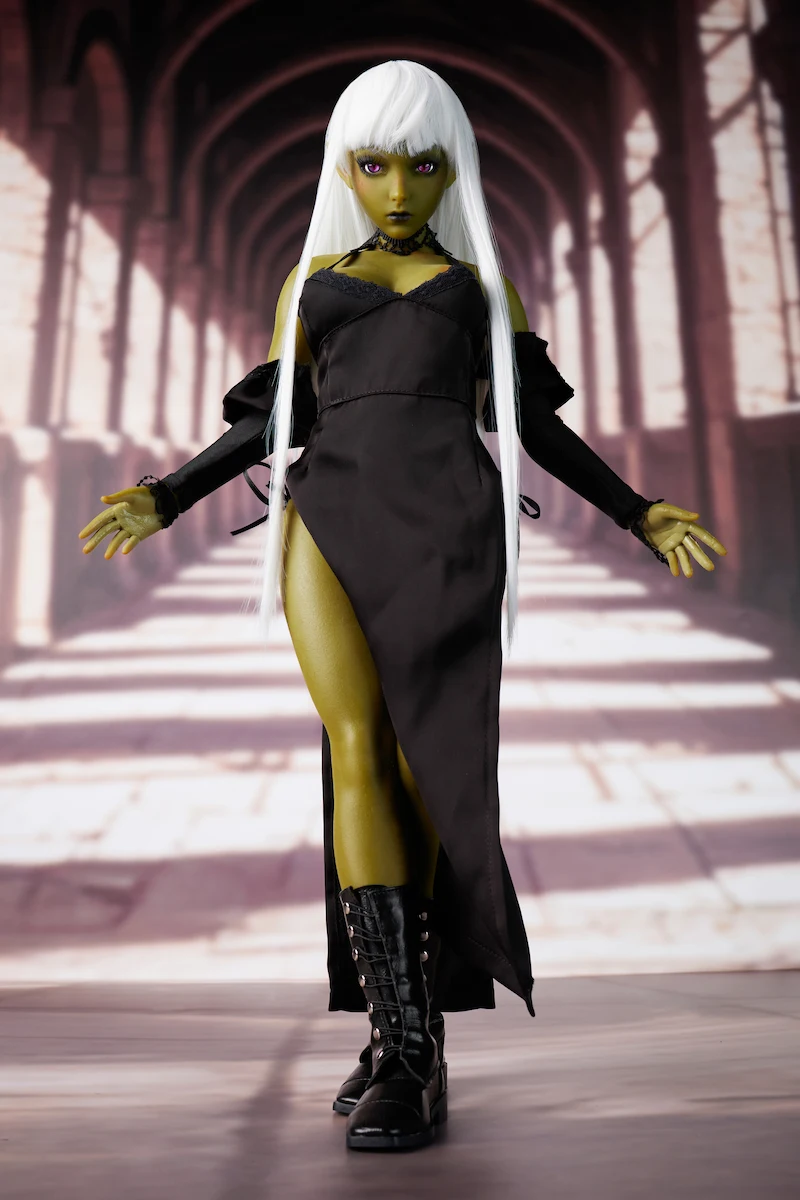 Goblin-queen-sex-doll-walking-arms-open-Si60cm-L-Momoko
