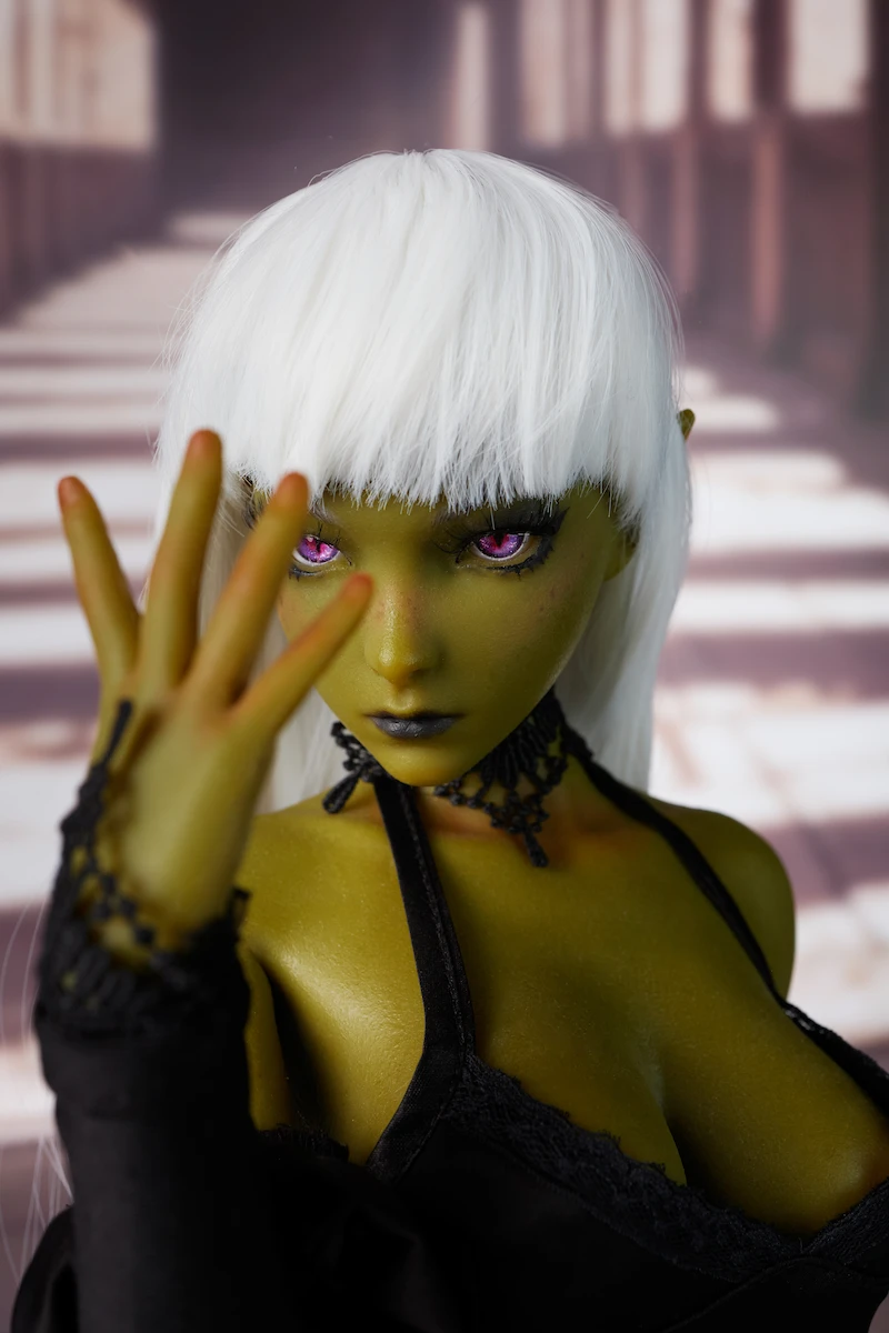 Mini-sex-doll-looking-at-own-hand-Si60cm-L-Momoko