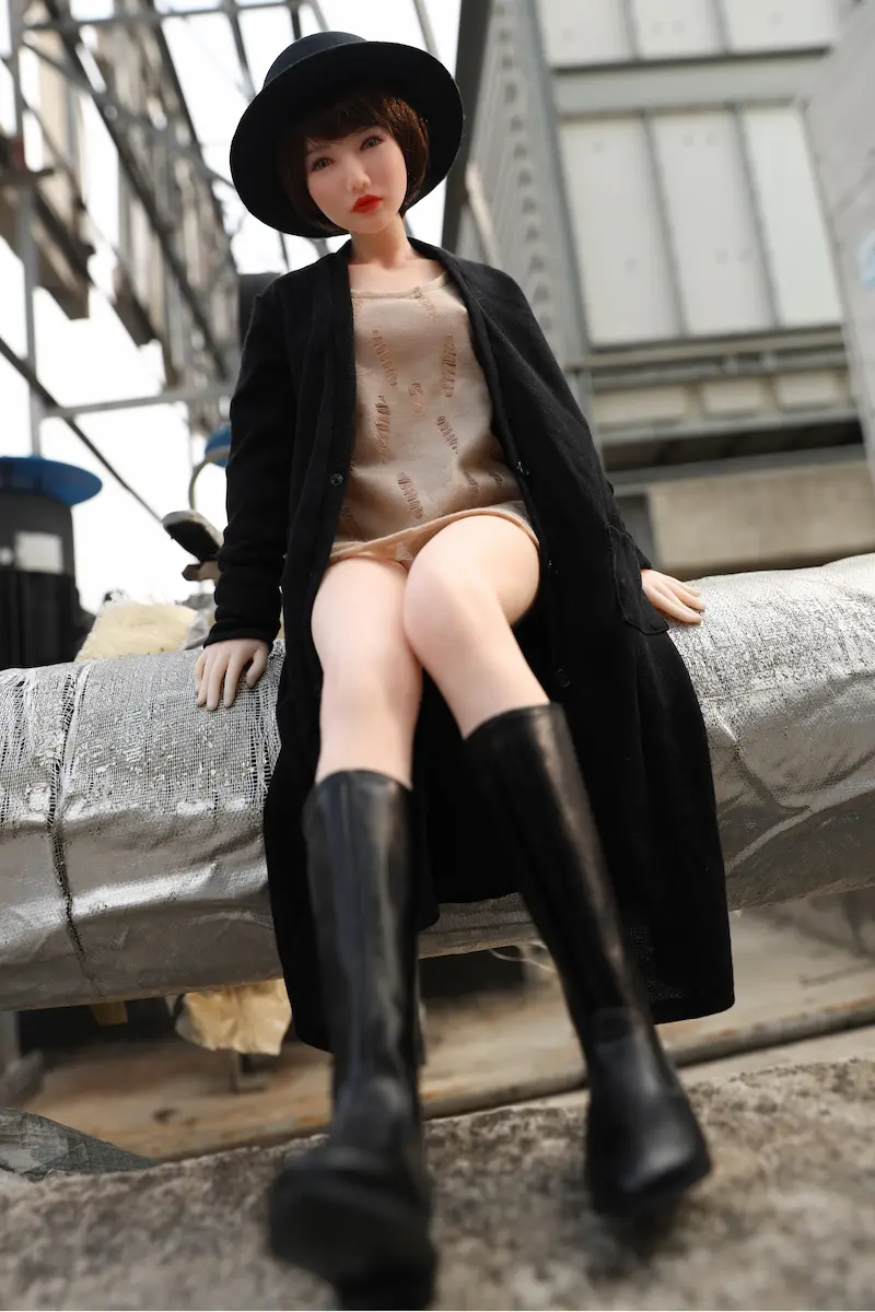 Boots-display-elegant-mini-sex-doll-si60cm-s-reka