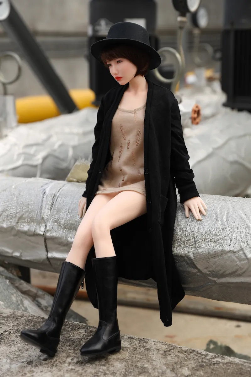 Graceful-sitting-mini-sex-doll-si60cm-s-reka