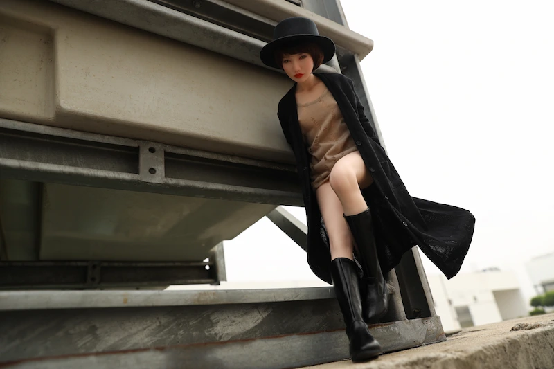 Leaning-display-small-anime-sex-doll-si60cm-s-reka