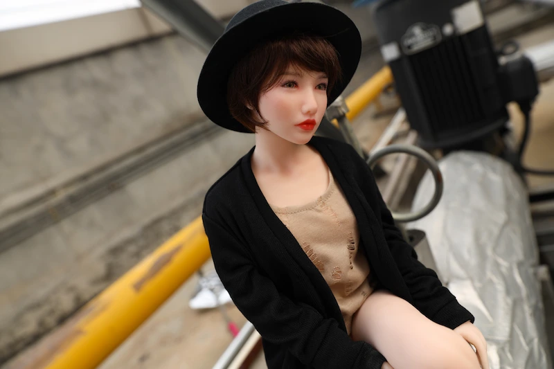 Si60cm-s-reka-small-silicone-sex-doll-top-close-up