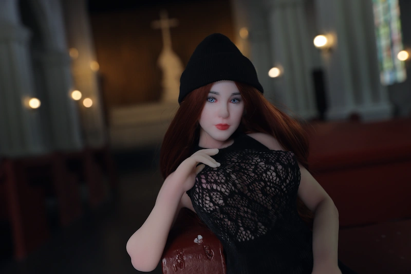 Charming-mini-sex-doll-leaning-on-sofa-si60cm-l-mani