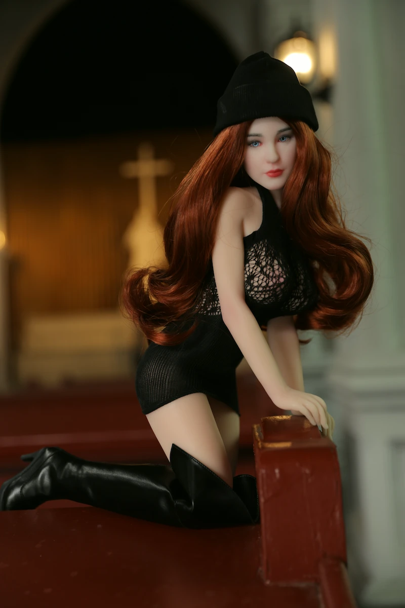 Mini-sex-toy-si60cm-l-mani-kneeling-on-chair-view