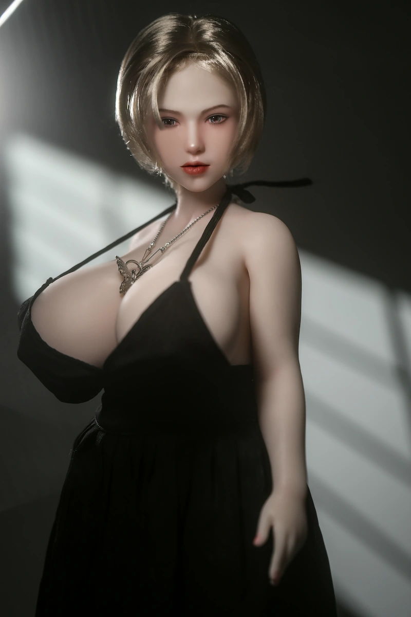 Seductive-mini-sex-doll-side-view-si60cm-xl-chace