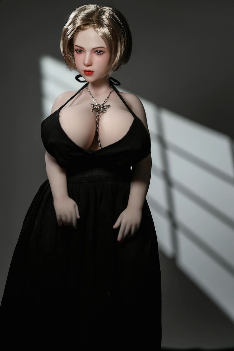 Ultra-realistic-mini-sex-toy-si60cm-xl-chace-in-black-dress