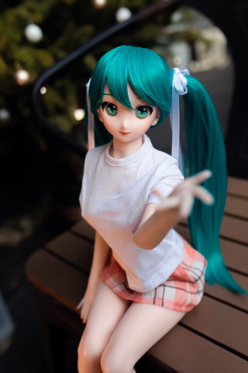 Best-mini-sex-doll-j60-miku-reaching-forward-hand