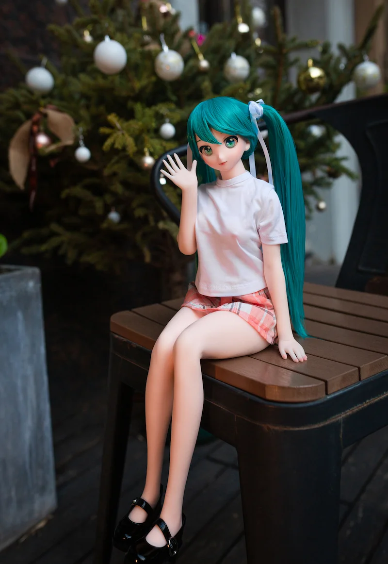 Cute-mini-doll-j60-miku-waving-hand-greeting