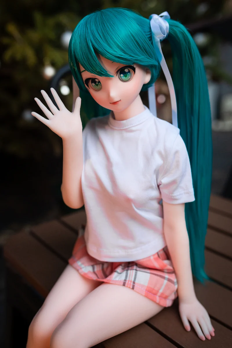 Silicone-mini-doll-j60-miku-posing-waving