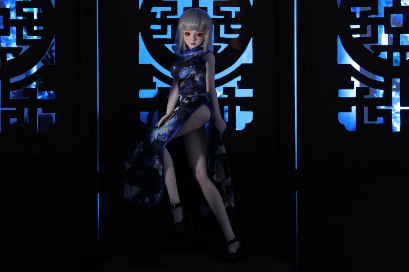 Lifelike-mini-sex-doll-leg-up-side-view-j60cm-ling