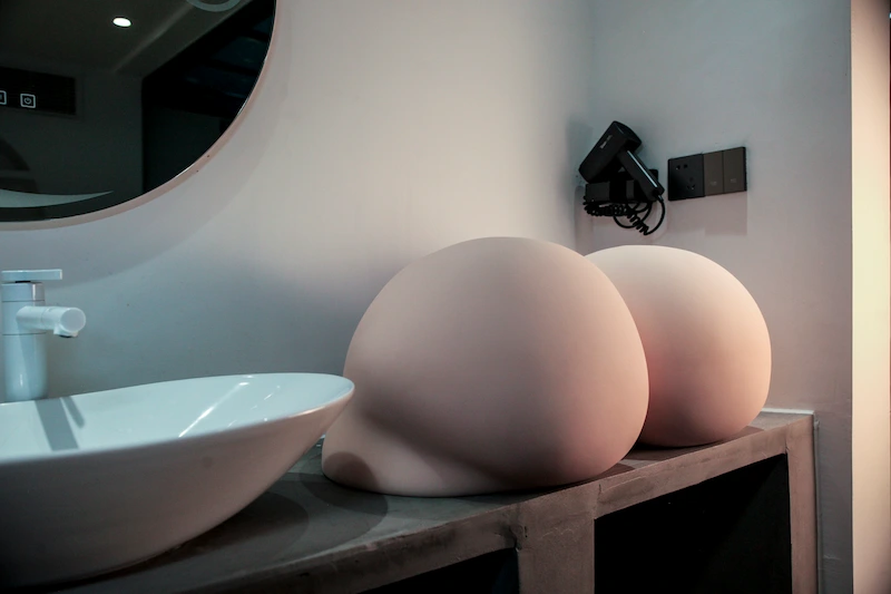 huge-butt-sex-torso-r3-cinnamon-on-vanity-sink